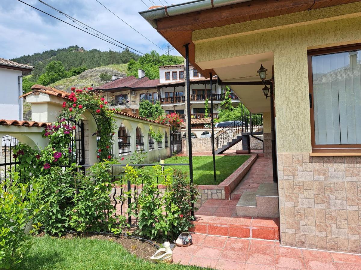Guest House Benita Devin Exterior photo